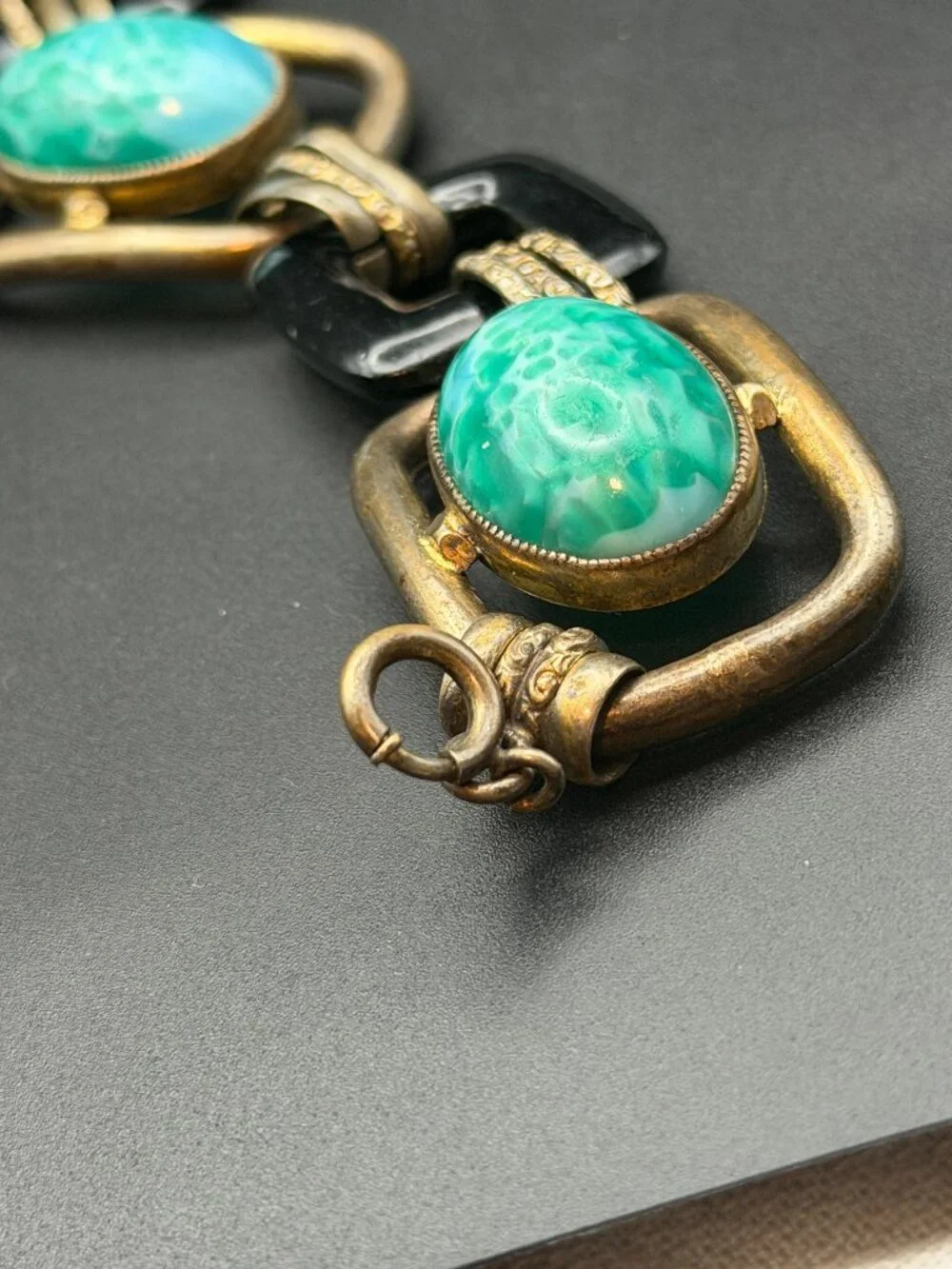 VTG BOHO Victorian Revival brass link bracelet green lucite moon glow stones 8